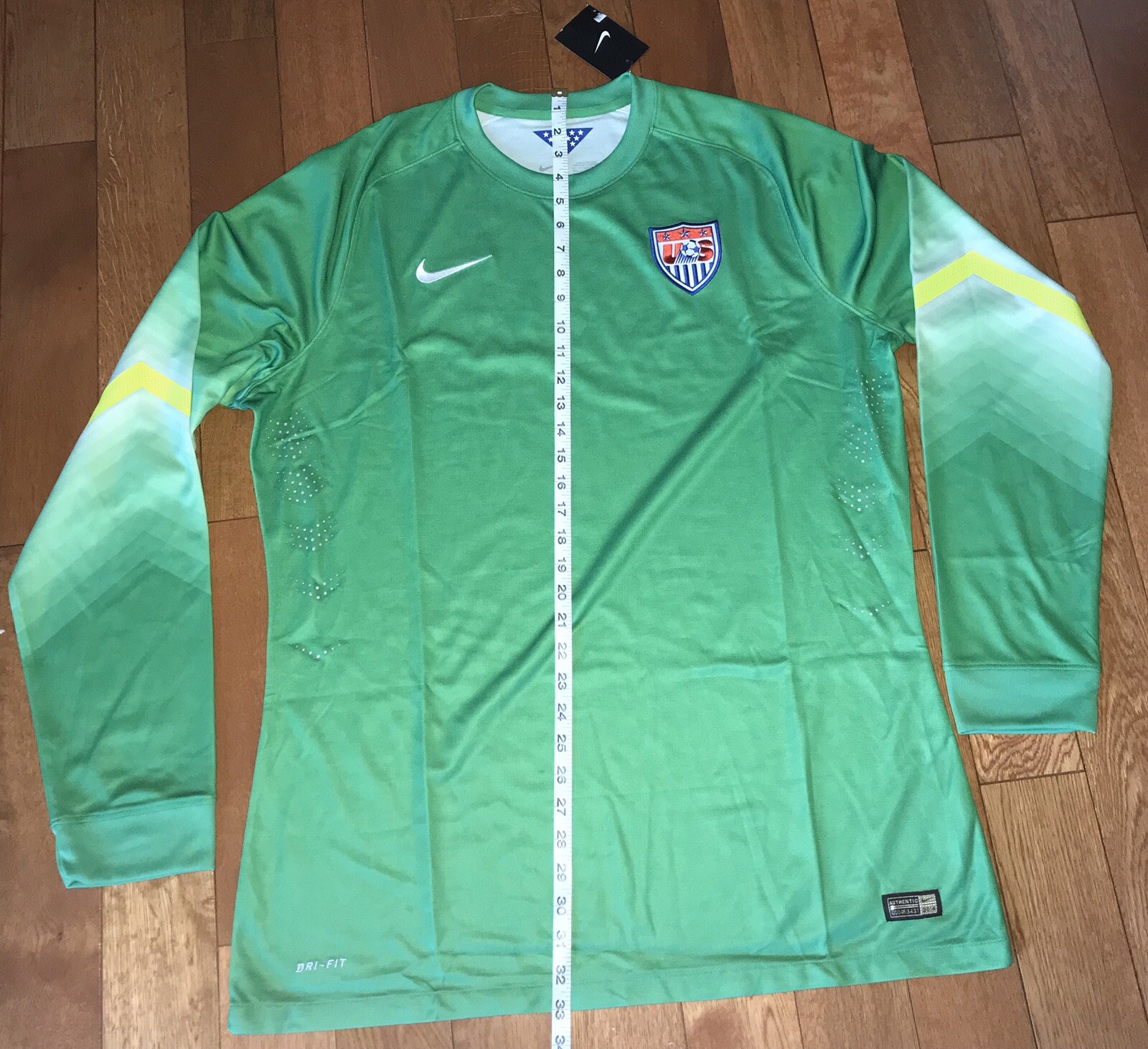 nike green goalkeeper jersey