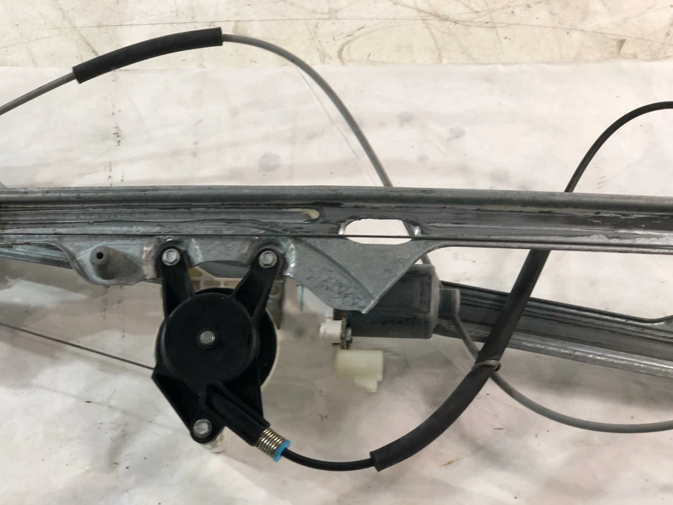 GMC YUKON TAHOE 2007-2014 REGULADOR VENTANA DERECHA PASAJERO DELANTERO CON MOTOR OEM Foto 2 de 4