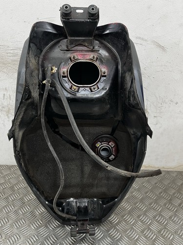Honda CBR 1100 XX Blackbird 2003 petrol fuel tank 1999 - 2008 - Picture 15 of 17