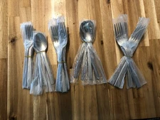 Oneida Chef’s Table Hammered Handles 20-pc Flatware Set - Service for 4  -New 