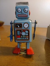 Vintage Style MS294 Tin Toy Robot Metal Wind Up Walking Retro Collector MS-294