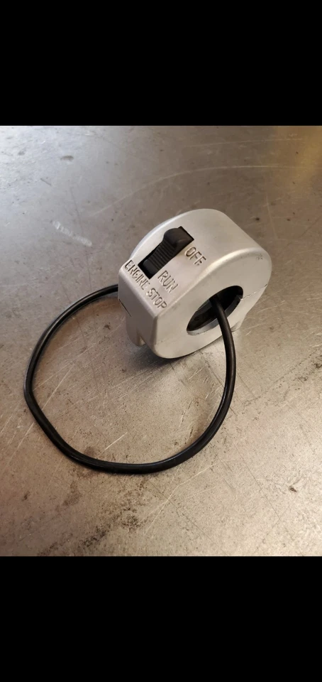 Interruptor de parada del motor Suzuki Run T500 GT500 Café Chopper Rat!!! Foto 2 de 4