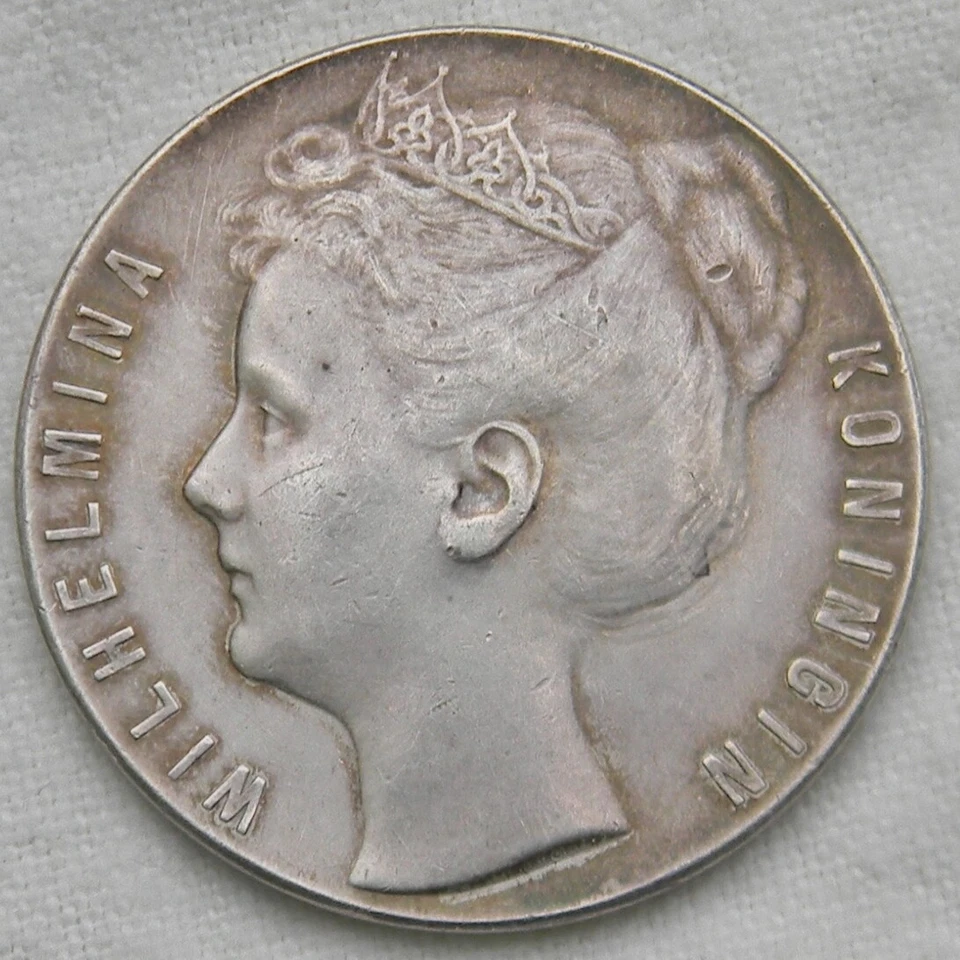 Netherlands Wilhelmina 1907 Dutch silver medal For Advancement in Horse Breeding - Image 2 of 2