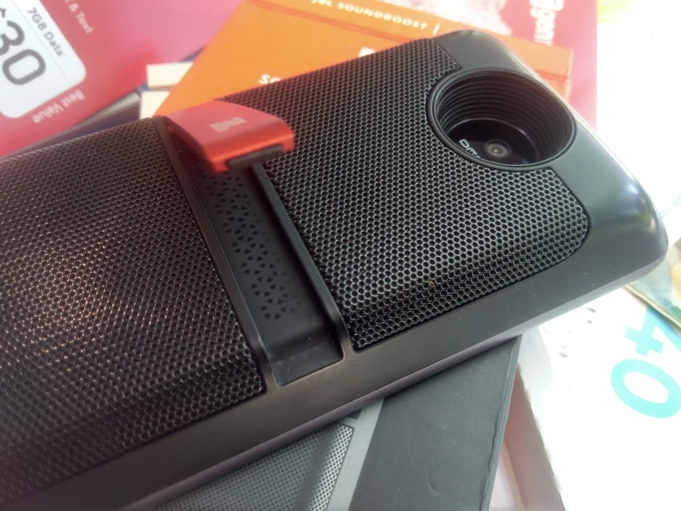 EXCMOTOROLA ZDROID JBLSOUNDBST H2O ATTPLAN 2MOS Snapdrag820 HOMESYST FF|YT SETUP - Image 2 of 4