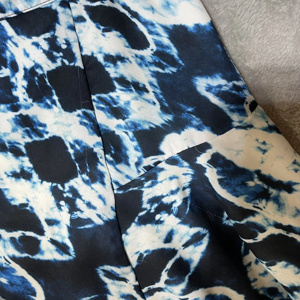 Pantalones Cortos LOVERS + FRIENDS Para Mujer Medianos Azul Blanco Tie Dye Shorts Foto 3 de 4