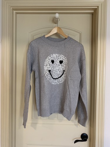 gray and white sweater