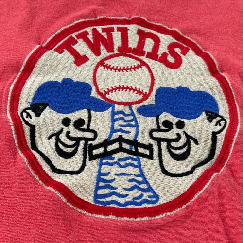 Minnesota Twins Embroidered T-Shirt Large Vintage MLB Single Stitch Red Jacket