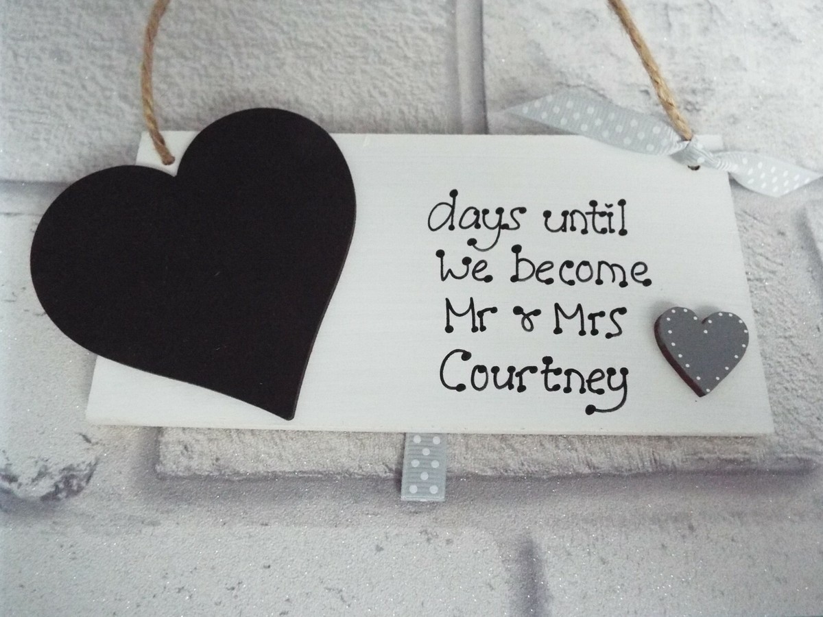 Days until our wedding sign | Beachweddingtips.com