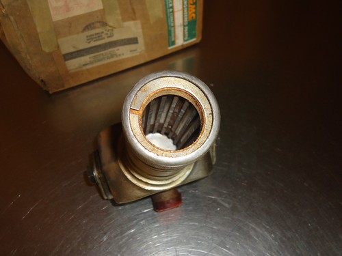 New NOS GM Driveshaft Universal Joint U-Joint Yoke 2322662 GMC Truck Vintage - Picture 4 of 4
