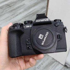 Olympus OM-D E-M1 Mirrorless Digital Camera with 16MP 3-Inch LCD Body Only Black