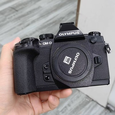 Olympus OM-D E-M1 Mirrorless Digital Camera with 16MP 3-Inch LCD Body Only Black