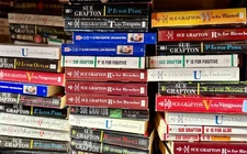 Sue GRAFTON ALPHABET Mystery PB Books Milhone - U CHOOSE - *Buy More & Save*