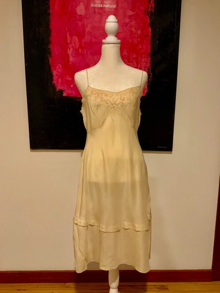 1930-е вышитое вручную платье-слип из чистого шелка | шампанское - S - винтажное шелковое слип - Изображение 2 из 4