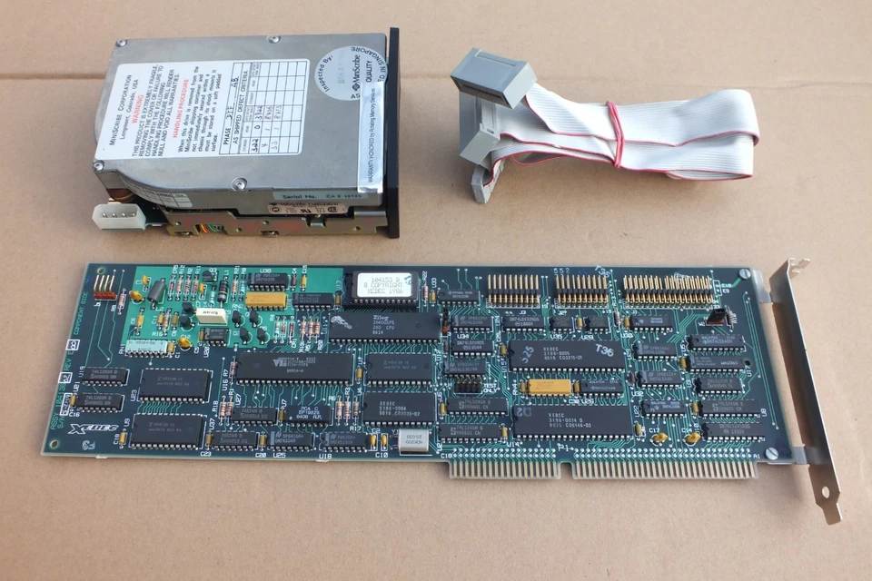 MFM-Festplatte Miniscribe-8425 und XEBEC MFM Controller mit Kabeln - Bild 2 von 4