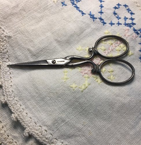 Antique Guerre, quality French sewing/embroidery scissors Collectible B-2