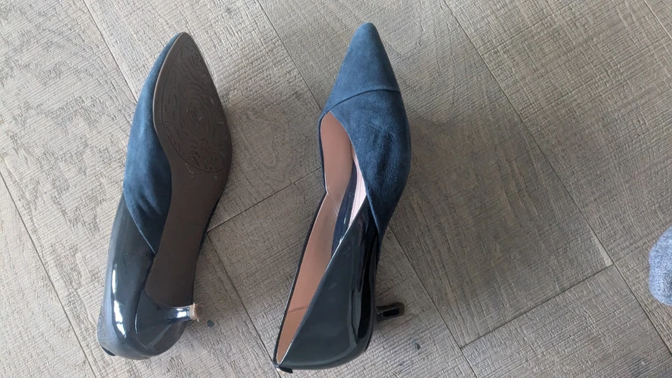 Tacones Taryn Rose Nadine Kitten azul marino gamuza charol 10B nuevos sin caja Foto 3 de 4