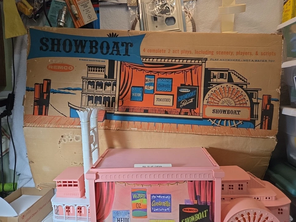 Vintage Anos 1960 REMCO SHOWBOAT PALCO DE BRINQUEDO, COMPLETO COM MANUAL Caixa É Ruim - Imagem 2 de 4