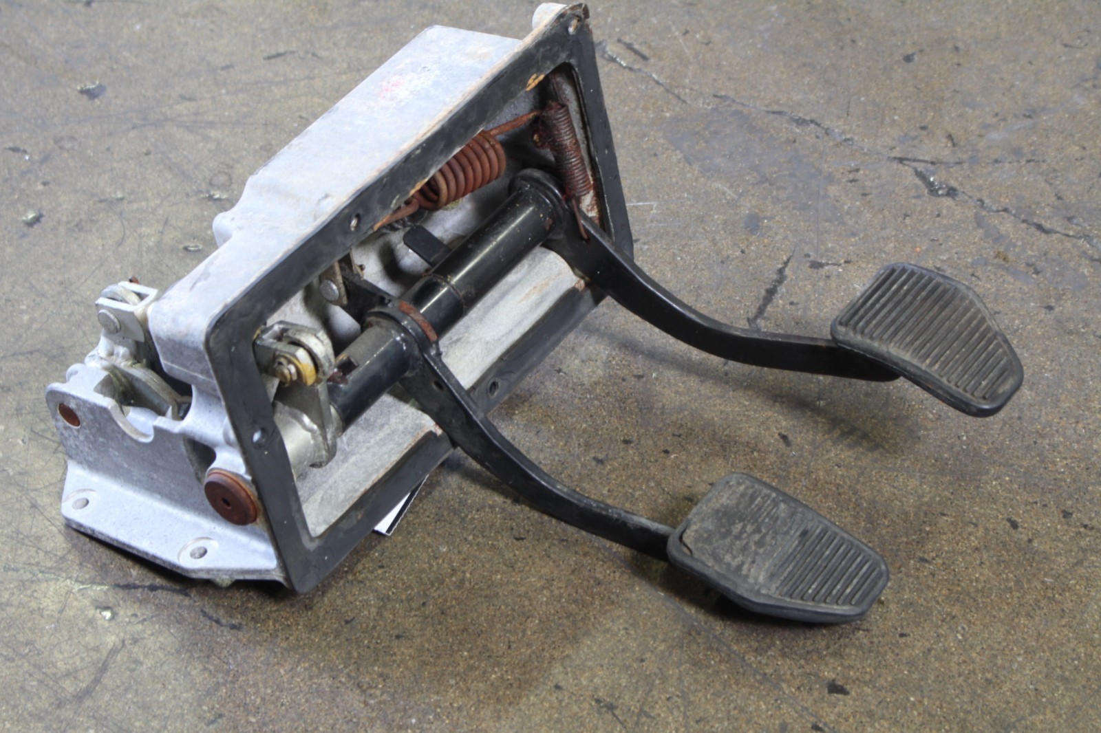 Ferrari Mondial, Pedal Box, Complete, Used