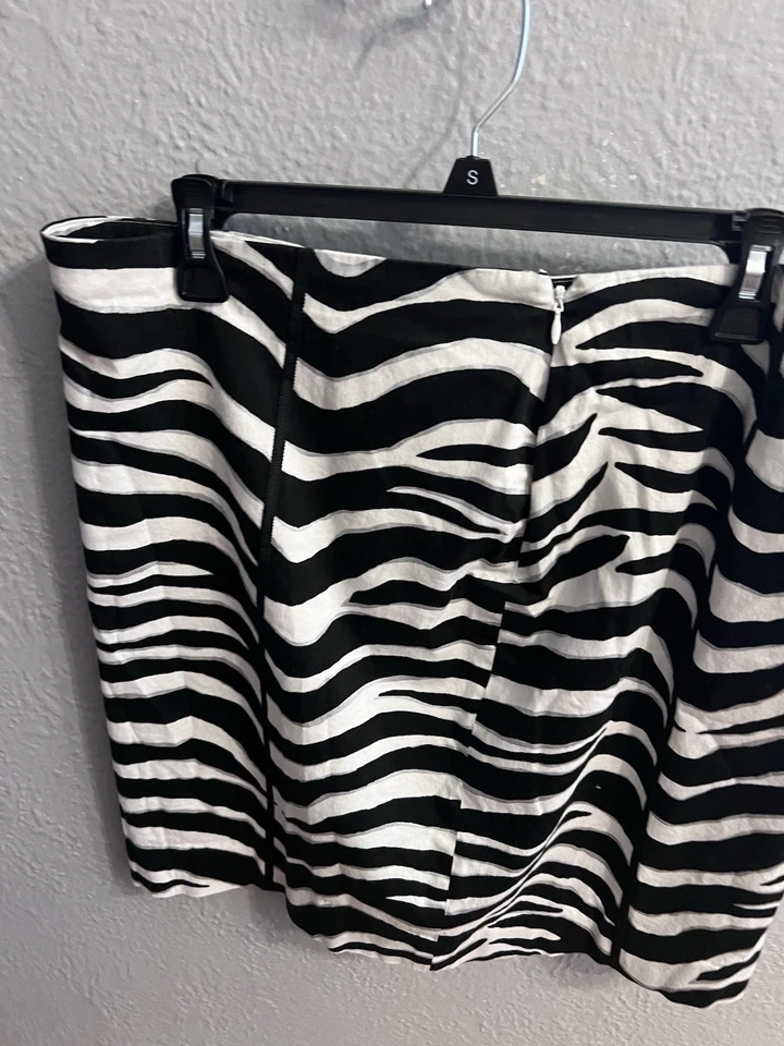 Falda con cremallera lateral inferior estampada negra de la Casa Blanca mercado negro para mujer talla 14 Foto 4 de 4