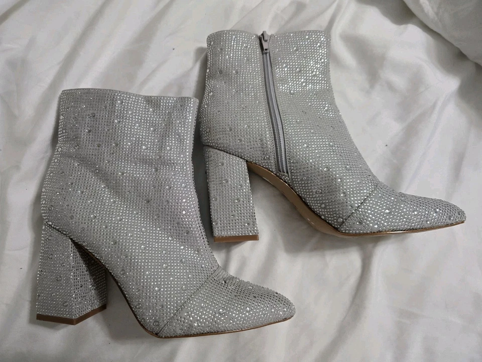 Botines BCBGeneration Plateados Talla 9 Desfile Baile Foto 4 de 4