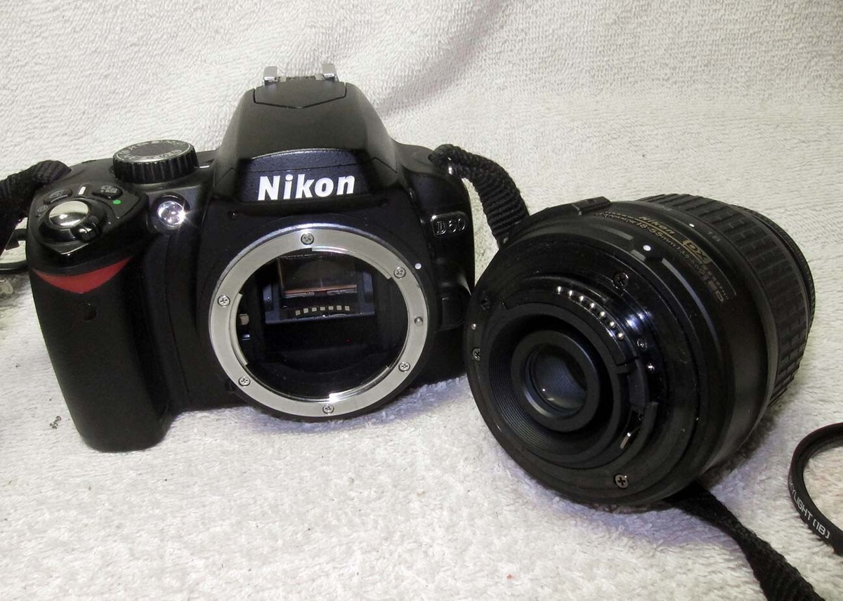 NIKON Digital D60 DSLR Camera w/AF-S DX 18-55, Charger,Battery