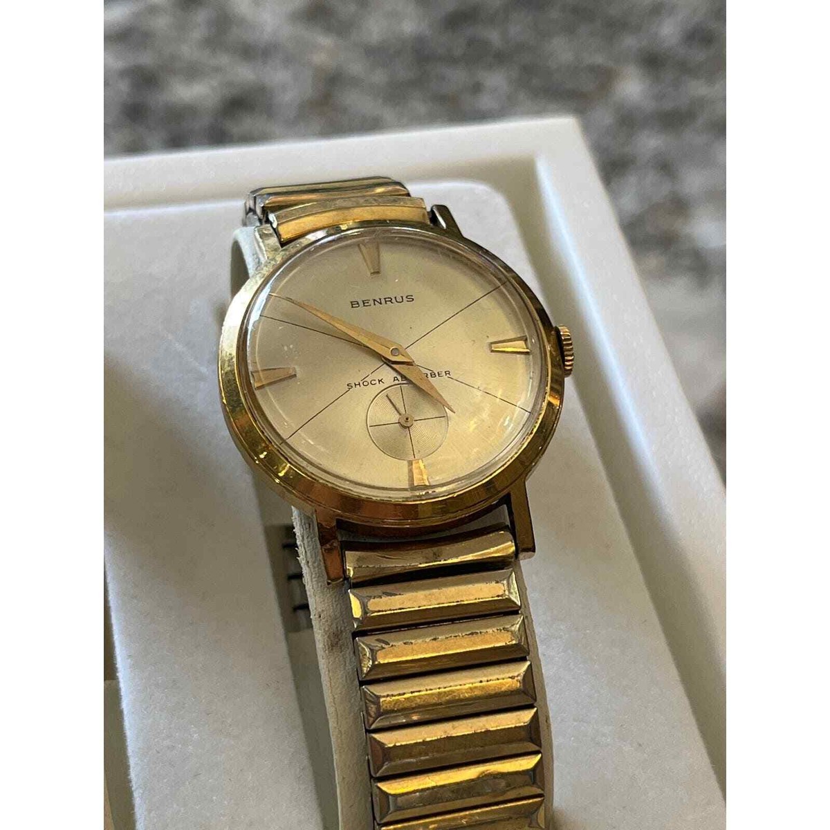 Vintage 1960s Benrus Mens Swiss Made 17Jwl Gold Watch  display picture 2