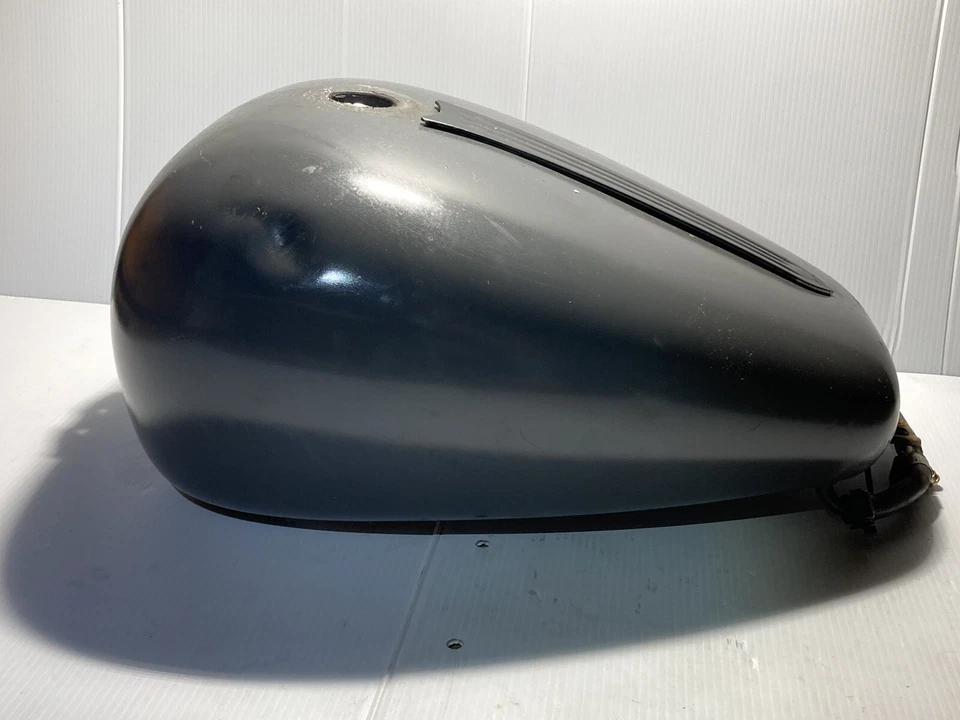 2001 Victory V92C Gas Tank  (See Pics, Some Rust Inside And A Dent)  (OEM) Foto 3 de 4