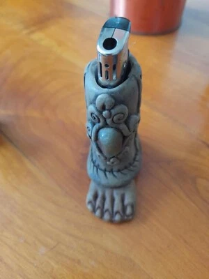 Etui à Briquet Artisanale en Résine - Pied et pierre - Photo 1/4