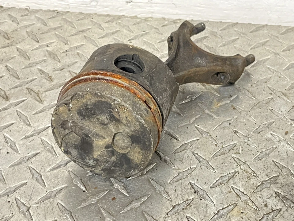 Mercedes Benz W115 220D 1971 motor diésel pistón W 115 220 D Foto 2 de 4