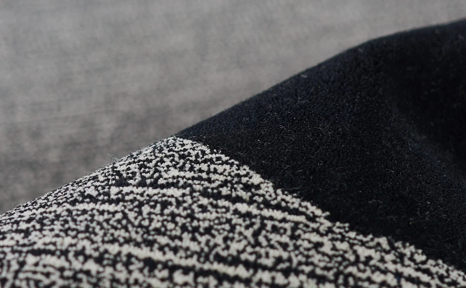 Alfombra de lana Momeni Simba con respaldo de algodón y látex, negra, 3'6" X 5'6" Foto 4 de 4