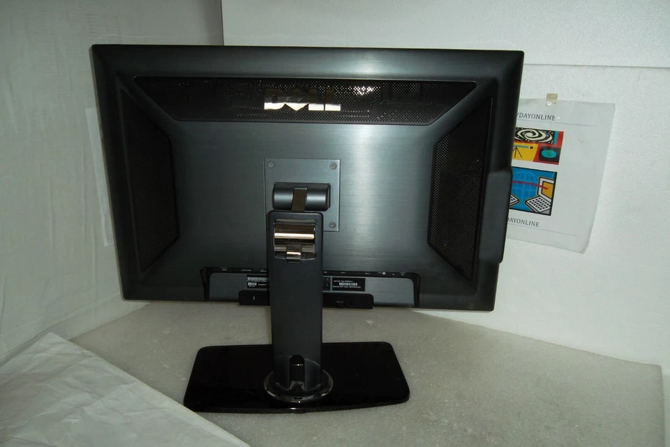 Dell 3008WFP 30" Widescreen Monitor w/HDMI DVI VGA RCA 2K USB 2560x1600 3008WFPt - Image 2 of 4