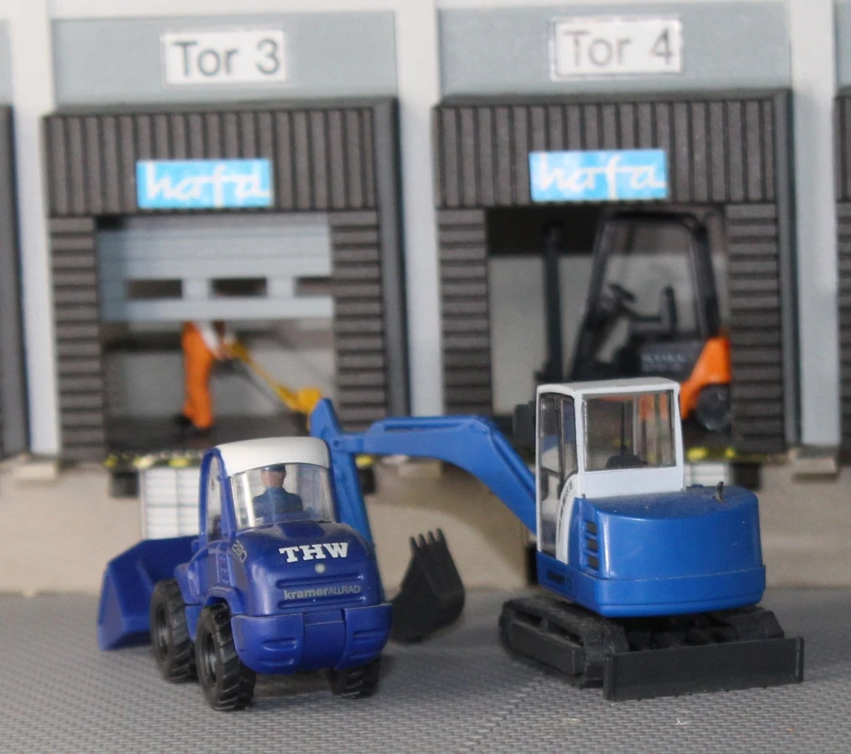 Kramer Allrad 280 Radlader - THW + SCHAEFF HR 18 Minibagger - WIKING - Bild 2 von 3