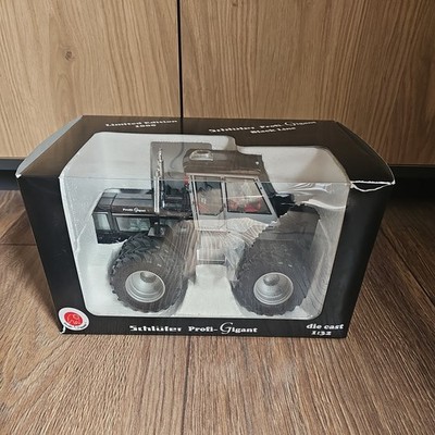 Schlüter Profi Gigant mit Doppelreifen Black Line Modell von ROS 1:32