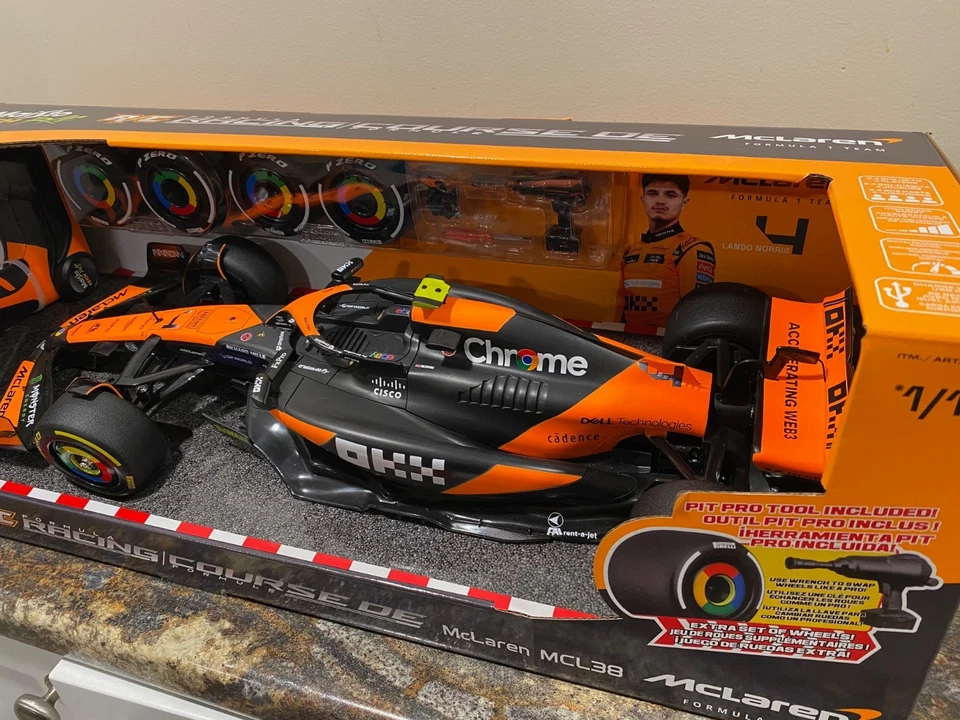 Maisto McLaren Formula 1 R/C Car *1/10 MCL38 LANDO 21in Car Battery+Rechargable - Image 2 of 4