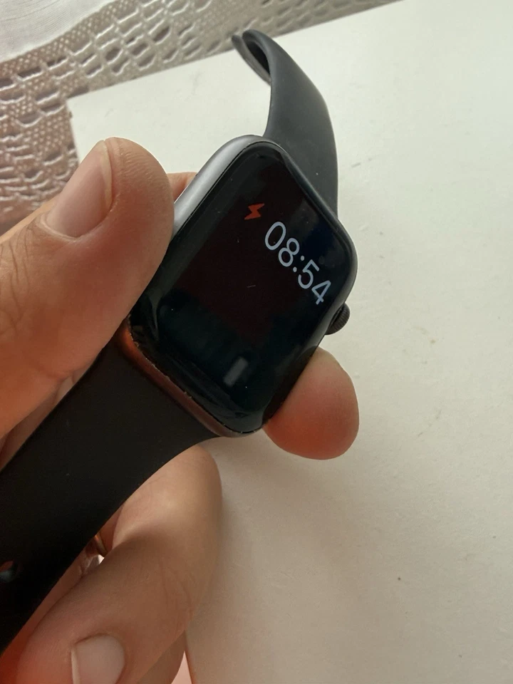 Apple Watch Series 4 44mm Cassa Alluminio Grigia Siderale - Immagine 4 di 4