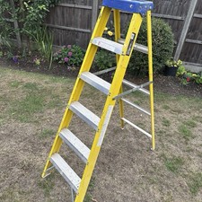 Wickes Professional Heavy Duty 6 Tread Fibreglass Ladder - 2.6m / 8.5ft