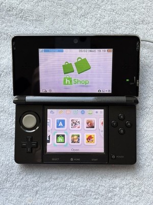 Nintendo 3DS Console, Cosmo Black - Japan, Luma3DS w/ 32 GB SD