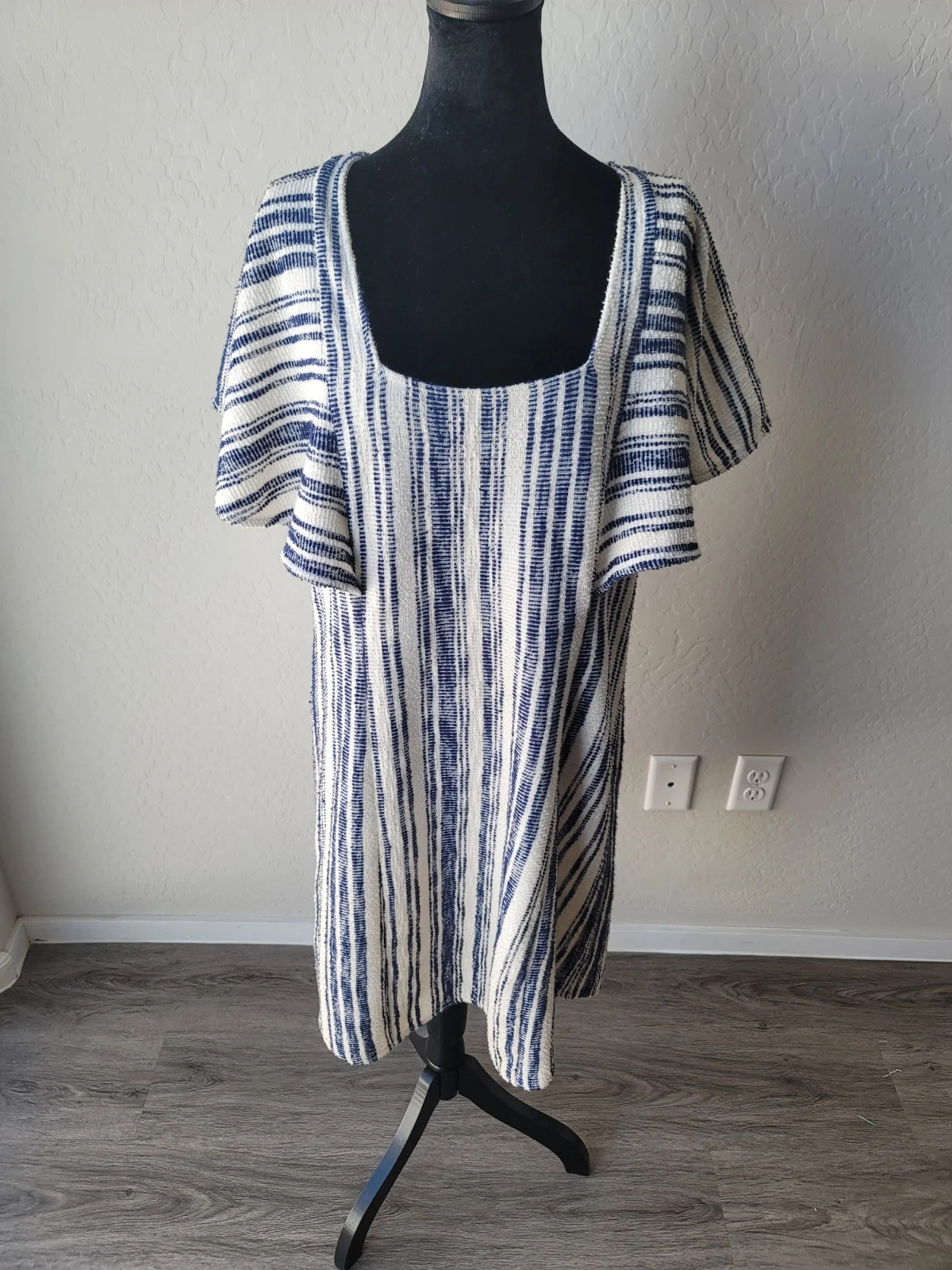 Akemi Kin Dress Womens Clothing Cotton Blend Flared Sleeve Bone Blue Striped ~L
Opens in a new windo
