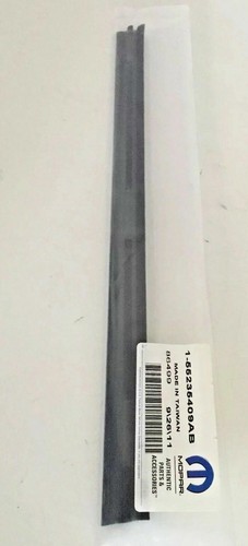 Restricción de cinturón de barrido de ventana de puerta delantera izquierda Jeep 55235409AB - Imagen 3 de 3