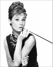 Foto brillante de la actriz de cine Audrey Hepburn 1961 8x10 Desayuno en la película de Tiffany