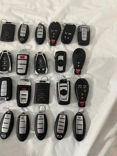 CAR KEYS MIX(.LOT OF 40)-for Parts or Repair - Picture 7 of 7