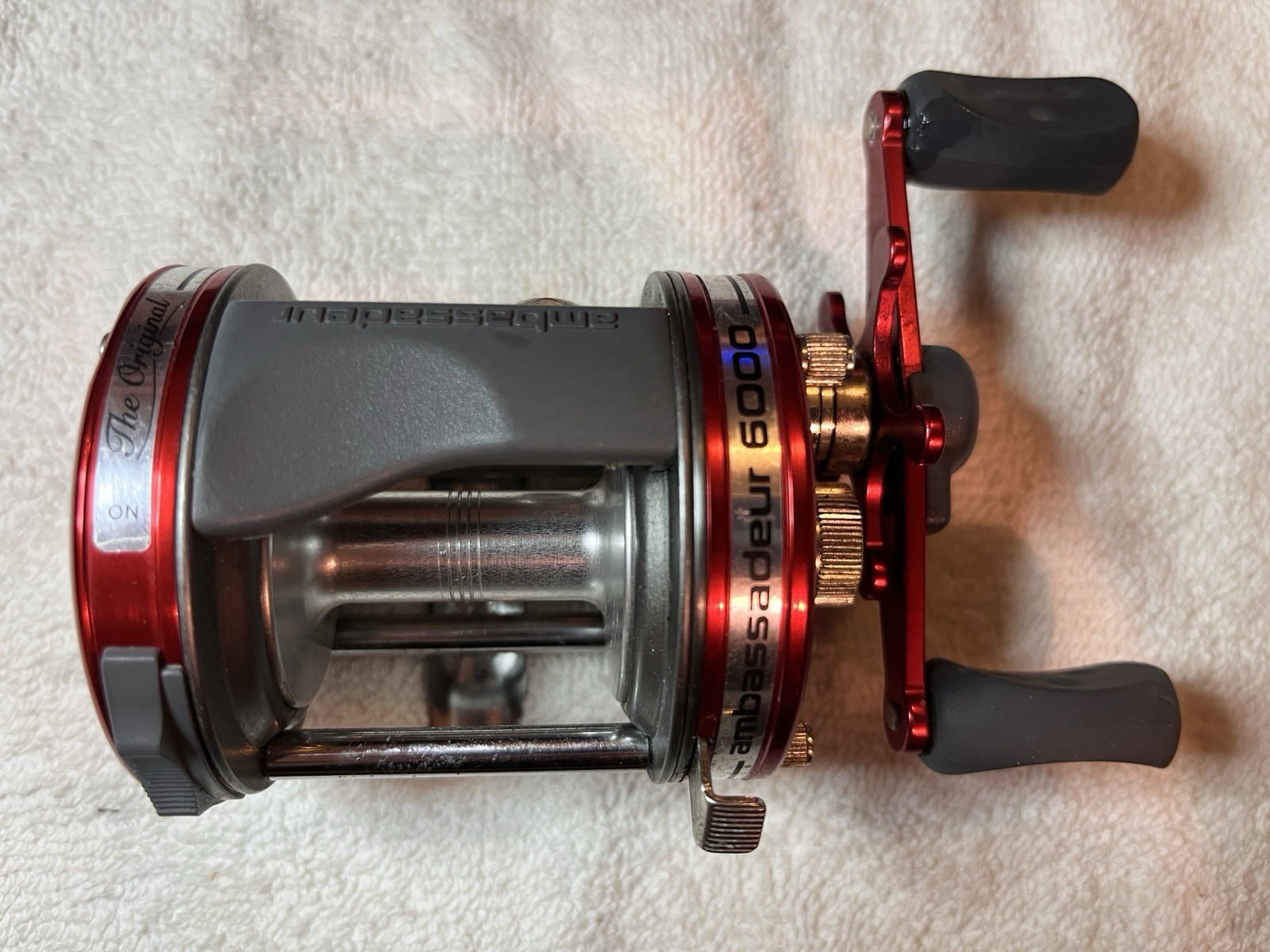 Red Abu Garcia Ambassadeur 6000 Baitcasting Fishing Reel Mad