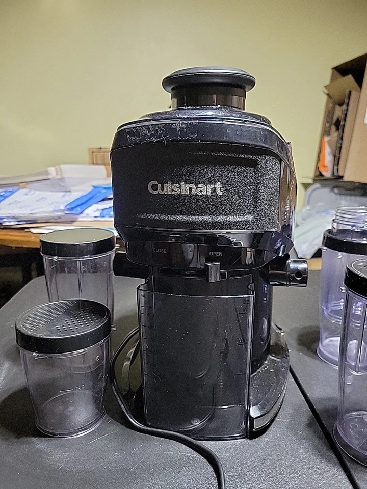 Espremedor Cuisinart CJE-500 preto com acessórios - Imagem 2 de 4