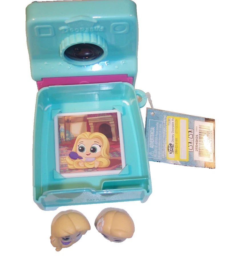 Figura de Rapunzel para adultos y jóvenes de la serie Remember When de Disney Doorables con cámara J5 Foto 2 de 2