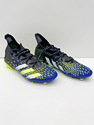 NEW Youth Adidas Predator Cleats, Size 4.5Y