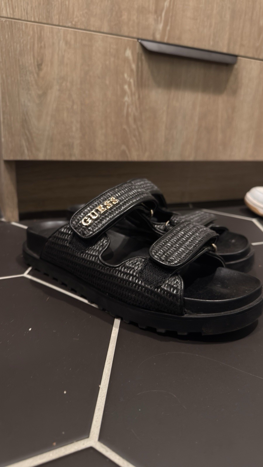 guess sandals women size 9.5