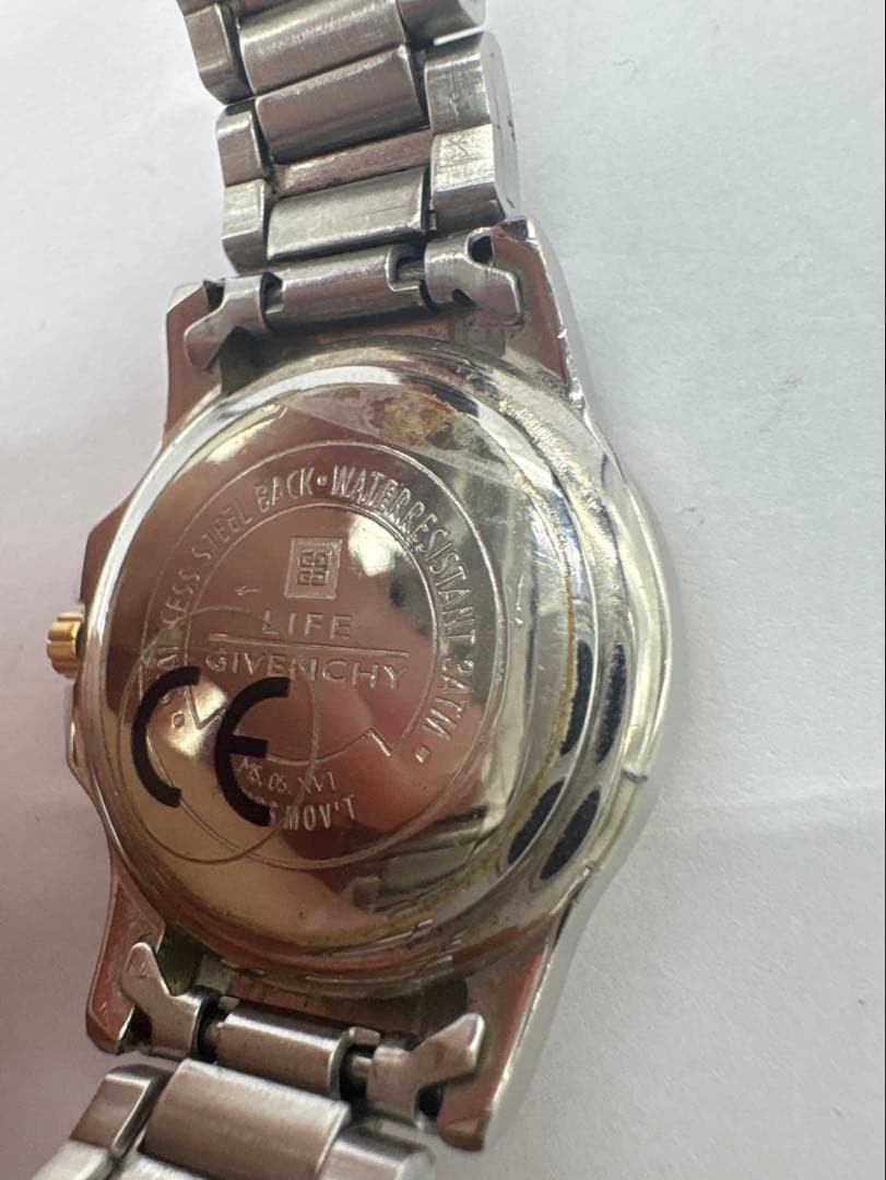 Working GIVENCHY Watch View 6