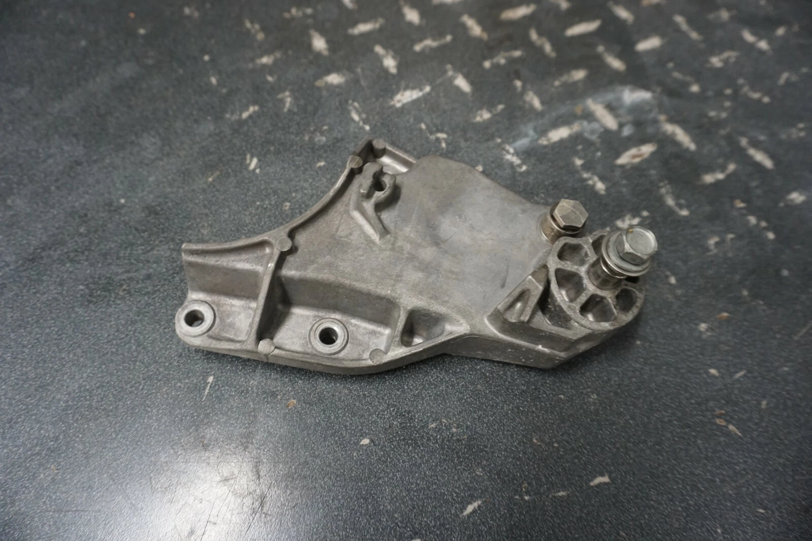 1999-2007 Yamaha OEM Jet Pump Reverse Gate Bracket Mount Support Freshwater FX