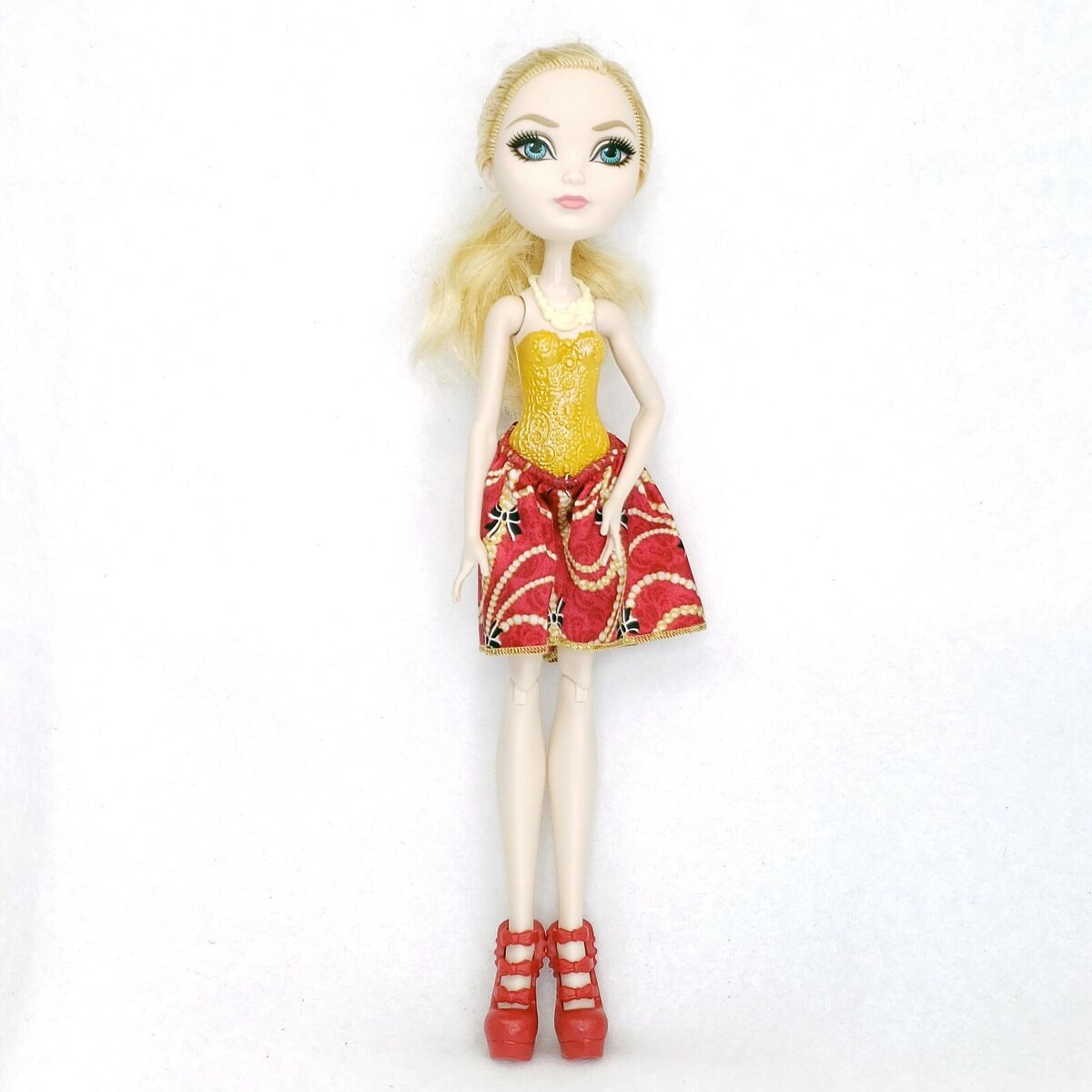 Ever After High Apple White Doll Red Skirt Red Shoes Necklace Molded Top