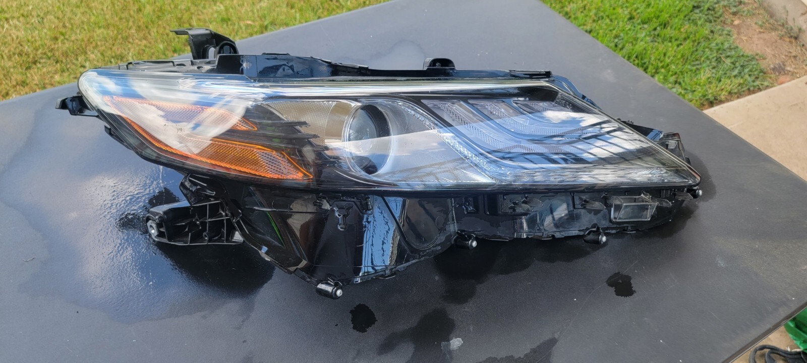 Headlight for 21-21 Camry/Hyb XSE/XSE V6 LED Interior W/LED DRL  